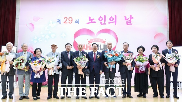 대전시가 1일 대전시 노인복지관에서 제29회 노인의 날 기념식을 개최했다. /대전시