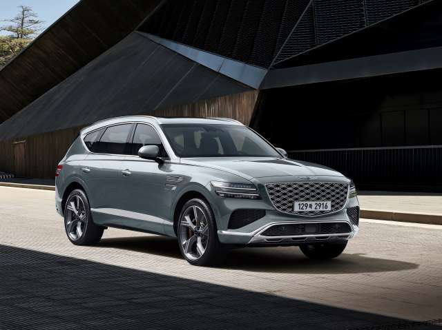 현대자동차 프리미엄 브랜드 제네시스가 합리적인 월 납입금, 차별화된 부가 서비스를 특징으로 하는 제네시스 파이낸스 리스·렌트 상품을 국내 시장에 처음 출시한다고 밝혔다. 제네시스 GV80. /제네시스