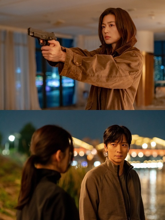 배우 전지현(상단)과 강동원이 출연하는 북극성은 지난 1일 전편이 공개됐다. /디즈니+