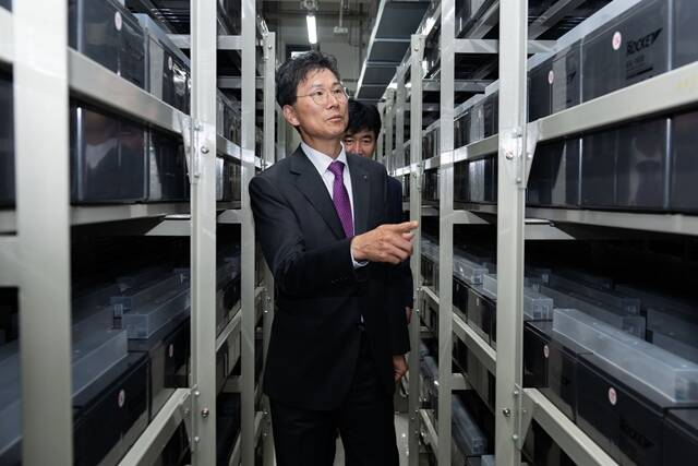 지난달 30일 강태영 농협은행장이 경기 의왕 통합IT센터를 찾아 비상대응체계 및 안전시스템을 긴급 점검했다. /NH농협은행