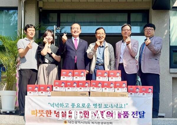 박종선 대전시의회 의원(무소속, 유성구1, 복지환경위원회, 사진 왼쪽부터 세 번째)이 1일 추석 명절을 맞아 유성구 장대동 소재 아동복지시설 천양원을 방문해 시설 종사자들을 격려했다. /대전시의회