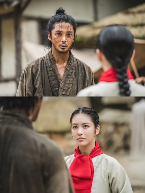 배우 로운(상단)과 신예은이 출연하는 탁류는 3일 4~5회가 공개된다. /디즈니+