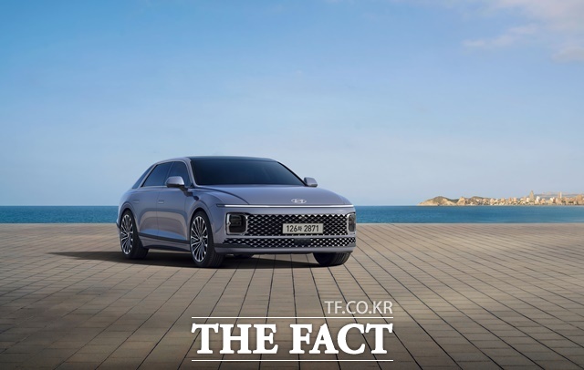 현대차는 9월 국내 6만6001대, 해외 30만6297대 등 전 세계 시장에서 전년 동월 대비 8.3% 증가한 총 37만2298대를 판매했다고 1일 밝혔다. 2026 그랜저 외장. /현대차