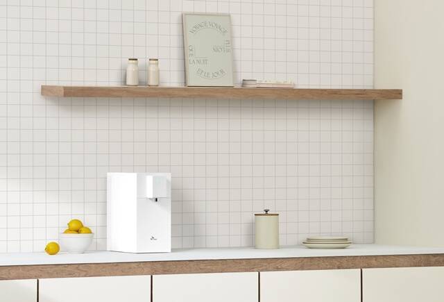 SK매직은 기존 제품 대비 크기를 40% 줄인 초소형 라이트 직수 정수기의 사전 예약 판매를 시작했다고 1일 밝혔다. /SK매직