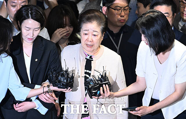 한학자 세계평화통일가정연합(통일교) 총재가 지난달 17일 오전 서울 종로구 KT광화문빌딩 웨스트에 마련된 김건희특검 사무실에 출석하고 있다. /박헌우 기자