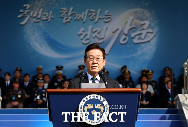 이재명 대통령이 1일 충남 계룡대에서 열린 건군 77주년 국군의 날 기념식에서 기념사를 하고 있다. /계룡=뉴시스