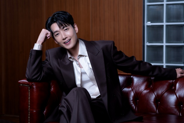 보스로 관객들과 만날 준비를 마친 정경호는 오는 12월까지 tvN 새 드라마 프로보노 촬영에 집중할 예정이다. /하이브미디어코프