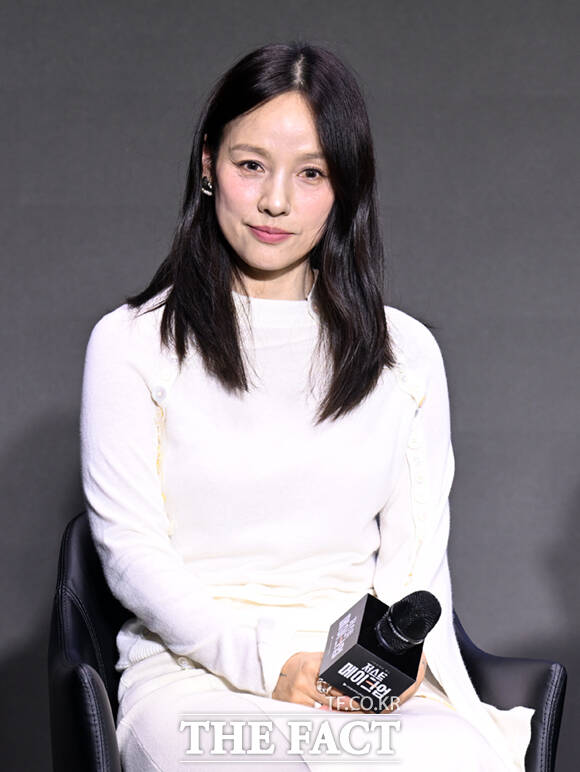 저스트 메이크업의 MC를 맡은 이효리는 대본대로 진행해야되는 MC를 맡으니까 쉽지 않았다. 멘트를 정확하게 읽고 포인트를 짚어내는 게 어려웠다고 소감을 전했다. /이새롬 기자