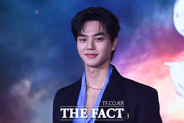 배우 송강이 국군의 날인 10월 1일 군 복무를 마치고 팬들의 곁으로 돌아온다. 송강은 빠르게 차기작을 검토하고 있으며 작품으로 복귀할 예정이다. /서예원 기자