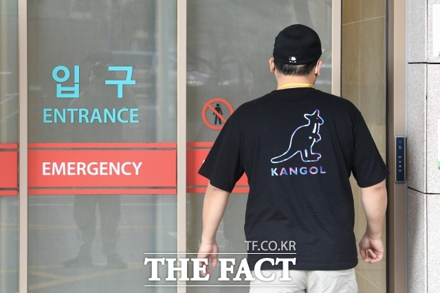 정부는 추석 연휴 기간에도 국민들이 의료기관을 이용할 수 있도록 문 여는 병‧의원을 일평균 약 8800개소를 지정해 운영한다고 1일 밝혔다. 사진은 2024년 9월 15일 오전 서울의 한 대학병원 응급의료센터./ 장윤석 기자