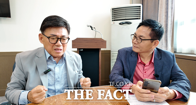 북콘서트 직후 가진 인터뷰에서 엄영수는 책의 집필 배경과 연예계 비하인드 스토리, 그리고 향후 계획 등에 대해 솔직하고 진지하게 털어놨다. /이환호 기자