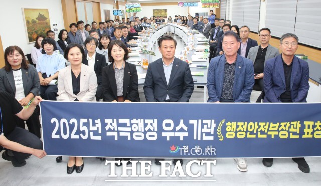 정읍시가 2025년 상반기 적극행정 성과 평가에서 우수기관으로 선정돼 행정안전부장관 기관표창을 수상했다. /정읍시