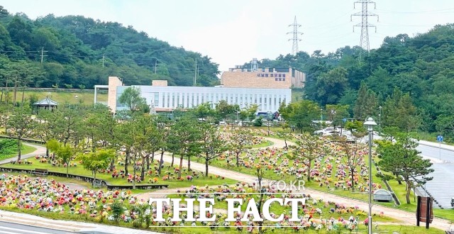 정읍시는 오는 3~9일 서남권 추모공원 봉안당과 자연장을 오전 8시부터 오후 5시까지 개방한다. /정읍시