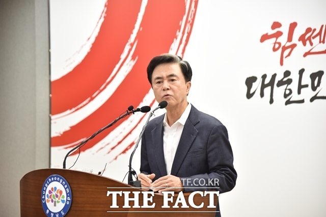 김태흠 충남도지사가 1일 도청 프레스센터에서 기자회견을 열고 제2중앙경찰학교 후보지로 제일 유리한 아산시를 염두해 두고 단일화에 나설 뜻을 밝히고 있다. /이정석 기자