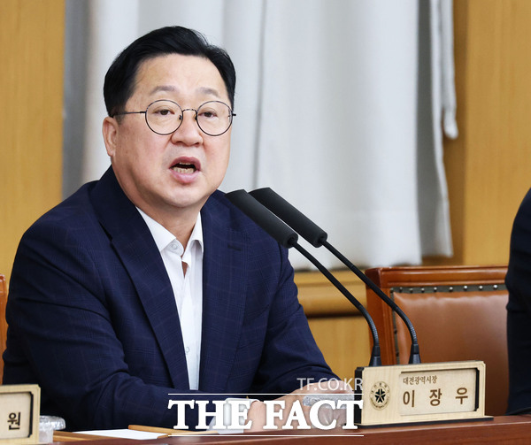 이장우 대전시장이 1일 확대간부회의를 주재하고 있다. /대전시