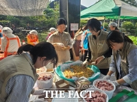  대덕구노인종합복지관, 추석맞이 전 부치기 행사 진행