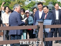  이장우 대전시장, '대전천변길 조성' 10억 지원 약속…