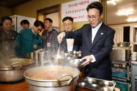  김민석, '천원 아침밥' 식당 찾아 격려…'나눔의 온기 퍼지게'