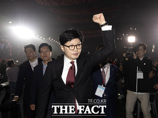 한동훈 전 국민의힘 대표가 내란 사건을 수사하는 조은석 특별검사팀이 청구한 공판 전 증인신문에 연이어 출석하지 않았다. 한 전 대표가 지난 5월 경기 고양시 킨텍스에서 열린 21대 대통령선거 후보자 선출을 위한 제5차 전당대회에 참석하고 있다. /국회사진취재단