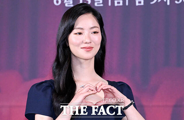 배우 전여빈이 10일 오후 서울 용산구 CGV 용산아이파크몰에서 열린 SBS 새 금토드라마 우리영화 제작발표회에 참석해 포즈를 취하고 있다. /서예원 기자