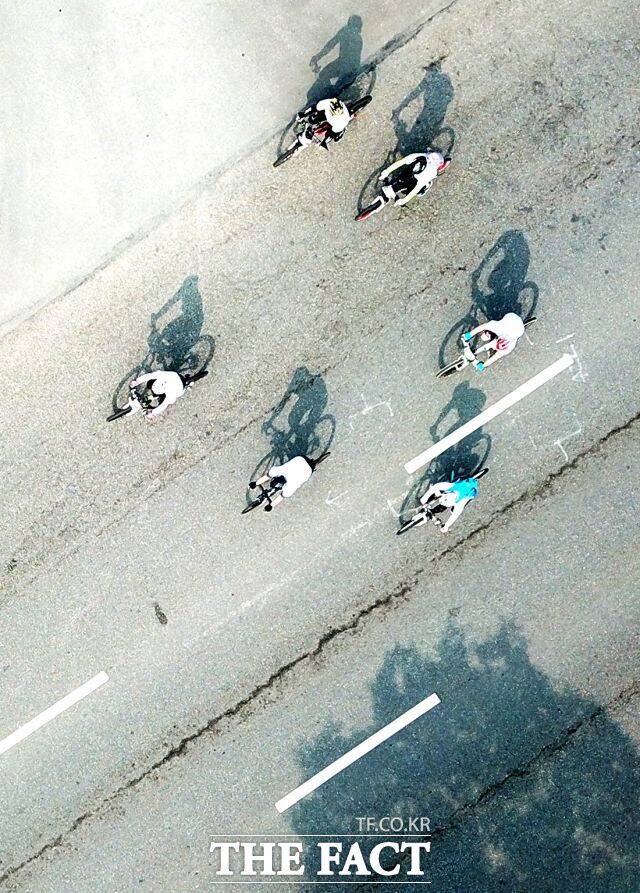 생활 체육 열풍 속 그에 따른 안전사고도 잇따르고 있다. 특히 MZ세대는 운동을 통해 '스포츠 자아'를 형성하며 참여가 늘고 있으나, 축구·자전거·철인3종 등 종목에서 사고가 집중적으로 발생하면서 안전 관리의 필요성이 제기된다. /더팩트 DB