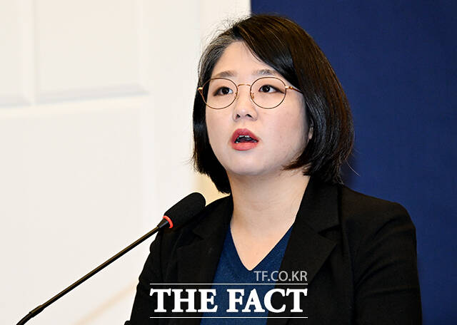 생활동반자법은 21대 국회에서 두 차례 발의됐지만 끝내 폐기됐다. 사진은 지난달 생활동반자법을 다시 발의한 용혜인 기본소득당 의원. /배정한 기자