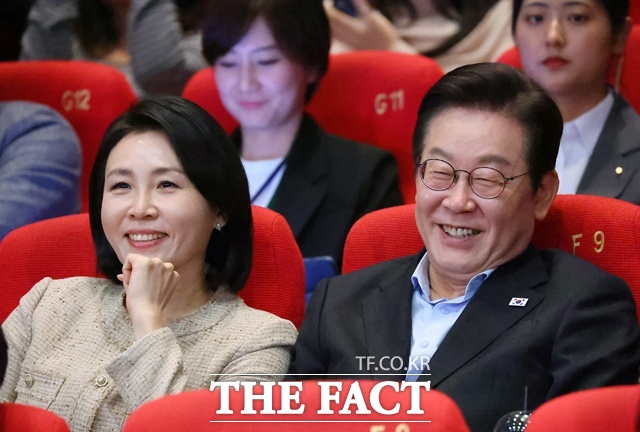 이재명 대통령과 김혜경 여사가 추석 명절을 맞아 오는 5일 밤 9시, JTBC 프로그램 냉장고를 부탁해에 출연한다. /뉴시스