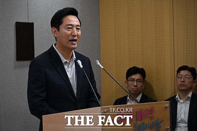 오세훈 서울시장이 9일 오전 서울 중구 서울특별시청에서 정부 주택공급 확대방안과 관련해 약식 브리핑을 하고 있다./남윤호 기자