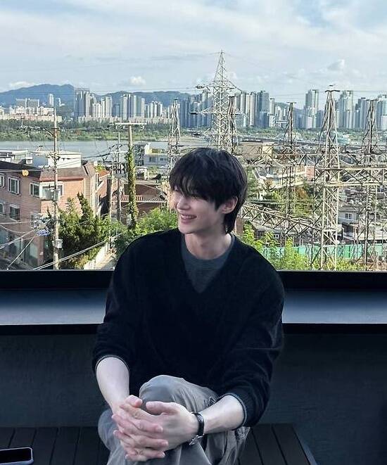 변우석이 화보같은 비주얼을 인증해 네티즌들의 호응이 이어졌다. 변우석은 1일 자신의 소셜미디어에 사진 여러 장을 게재하며 팬들에게 근황을 전했다. /변우석 SNS