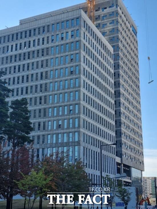 이동환 경기 고양시장이 고양시청사를 이전하겠다고 선언한 경기 고양시 백석동의 업무빌딩의 모습. /고양=양규원 기자