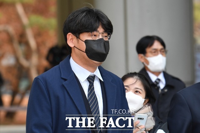 네이버와 두나무의 합병 구도가 윤곽을 드러내면서 송치형 두나무 회장이 네이버 차기 리더로 부상할 수 있다는 관측에 무게가 실리고 있다. /더팩트 DB