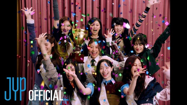 트와이스가 오는 10월 20일 데뷔 10주년을 맞는다. 이들은 그간 멤버 한 명의 탈퇴도 없이 활동을 이어오며 나날이 전성기를 갱신하고 있다. /JYP엔터