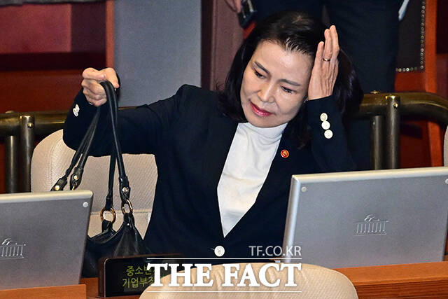 서울 영등포경찰서는 2일 공직선거법 위반 등 혐의로 이진숙 전 방송통신위원장을 자택에서 체포했다. /남윤호 기자