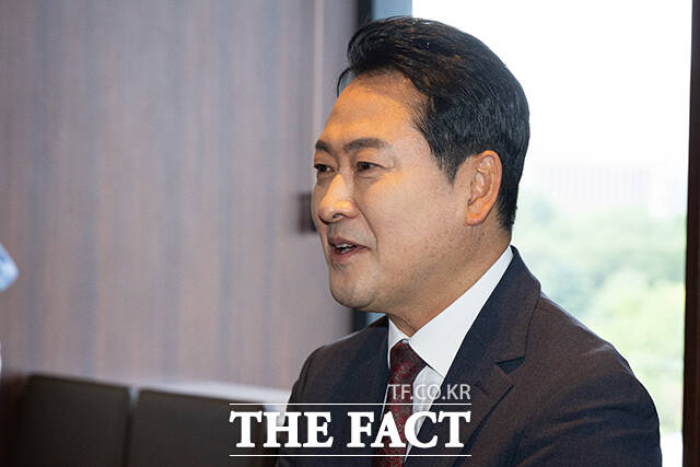 장동혁 국민의힘 대표가 2일 국회에서 기자회견을 열고 이재명 정부의 민생 정책을 맹폭했다. /배정한 기자