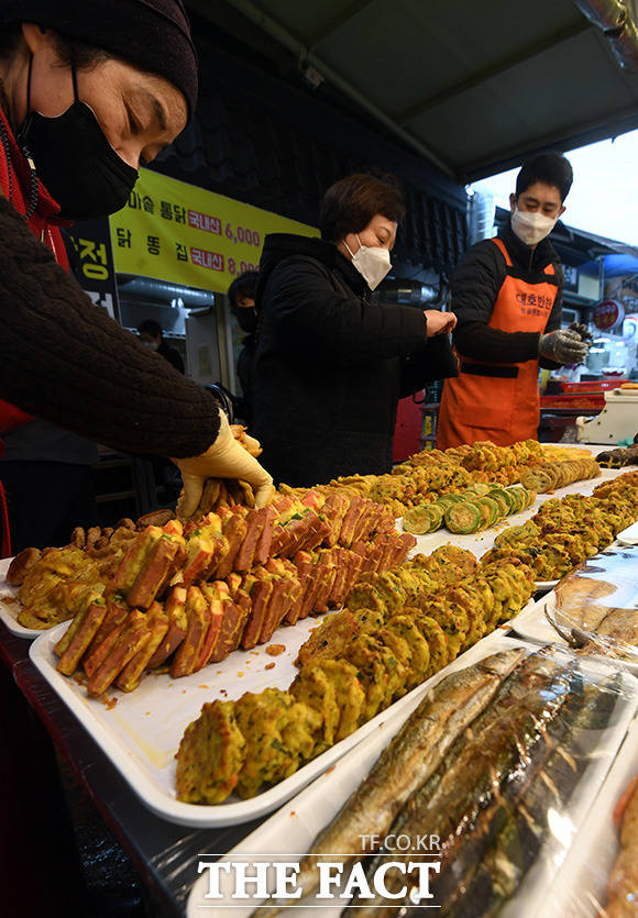민족 대명절 추석은 당뇨병·고혈압 등 만성질환자에게는 위험 구간이 될 수 있어 각별한 주의가 필요하다. 사진은 기사와 관련 없음. /임영무 기자