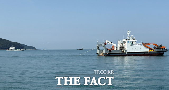 당진시는 1일 대난지도 인근 해역에서 충남도·경기도와 함께 해양 침적 쓰레기 공동 수거 활동을 실시했다. /당진시