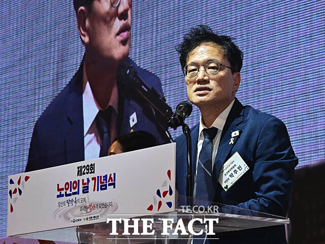 축사하는 박주민 국회 보건복지위원회 위원장.