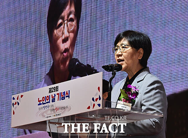 이재명 대통령 축사 대독하는 정은경 보건복지부 장관.