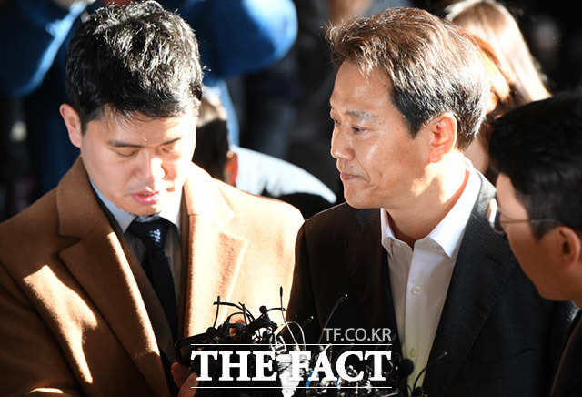 검찰은 같은 혐의를 받는 조국 전 대표, 임종석 전 실장, 이광철 전 민정비서관, 송철호 전 울산시장, 송병기 전 울산시 경제부시장도 혐의없음 또는 공소권 처분했다. 사진은 2020년 서울 서초구 서울중앙지방검찰청에 피의자 신분으로 출석한 임 전 실장./더팩트 DB