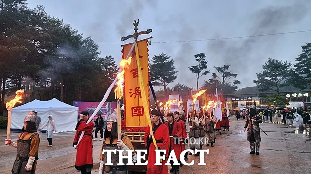 백제 사비천도 행렬. /김형중 기자