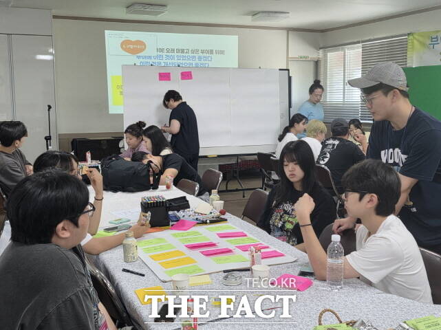 부여군지역공동체활성화재단이 농림축산식품부가 주최한 2025 대한민국 농업박람회에 참가해 다양한 프로그램을 선보이고 있다. /부여군