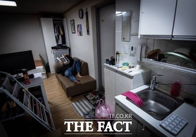 지역별 청년 연령 기준이 제각각이고, 부처 간 칸막이 문제까지 겹치며 정책 혼선이 이어지는 가운데, 전문가들은 청소년부터 중장년까지 포괄하는 고립·은둔 통합 정책의 밑그림 마련이 시급하다고 강조한다./더팩트 DB