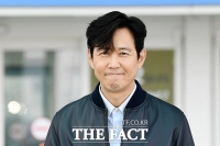  이정재, 한국인 최초 '찰리 채플린 어워드' 수상 쾌거