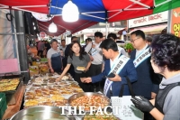  박정현 부여군수, 추석 앞두고 전통시장 방문…민생경제 회복에 총력