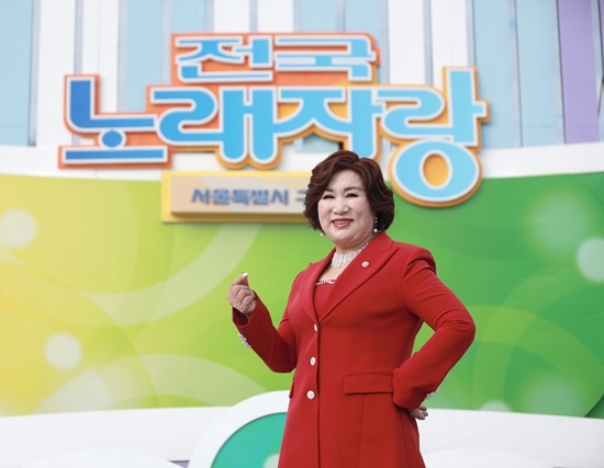 데뷔 이후 꾸준히 무대 경험을 쌓으며 대중과의 접점을 넓혀가고 있는 김아영은 신곡 사랑불이 입소문을 타고 빠르게 확산되면서, 트로트 타크호스로 주목받고 있다. /KBS1 전국노래자랑