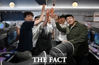  한가위 스타크래프트 대결 펼치는 이준석-김재섭 [포토]