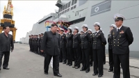  김정은, 신형 구축함 최현호 참관…