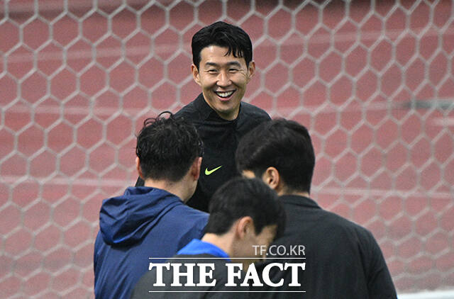 대한민국 축구 국가대표팀 팬 오픈 트레이닝이 7일 오후 경기 고양시 고양종합운동장 보조경기장에서 열린 가운데 손흥민이 훈련하고 있다. /고양=박헌우 기자