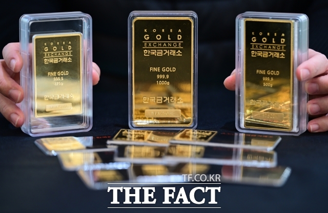 7일 주요 외신에 따르면 국제 금 현물(스팟) 가격은 한때 트로이온스(31.1g)당 3977.19달러까지 치솟으며 사상 최고치를 새로 썼다. /남윤호 기자