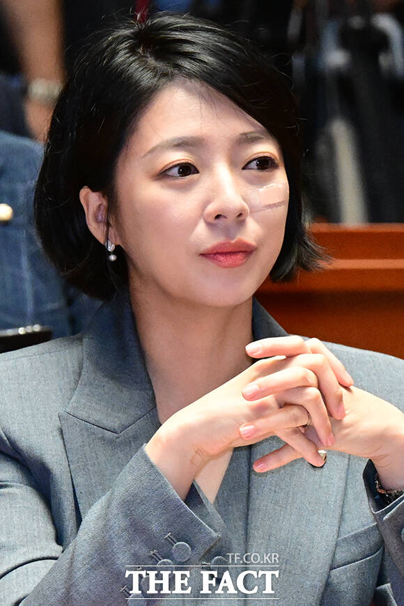 배현진 국민의힘 의원이 이재명 대통령 부부의 예능 프로그램 출연을 두고 내로남불이 어찌나 당당한지라며 거짓말이 순식간에 들통난 이 부부는 2022년 4월을 기억할까라고 물었다. /더팩트 DB